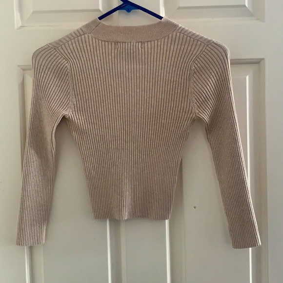 Off White Cut Out Neck Crop Top - Picture 2 of 3